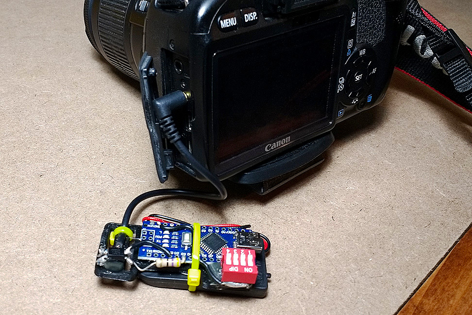 Arduino DSLR Intervalometer - Connected to the Camera